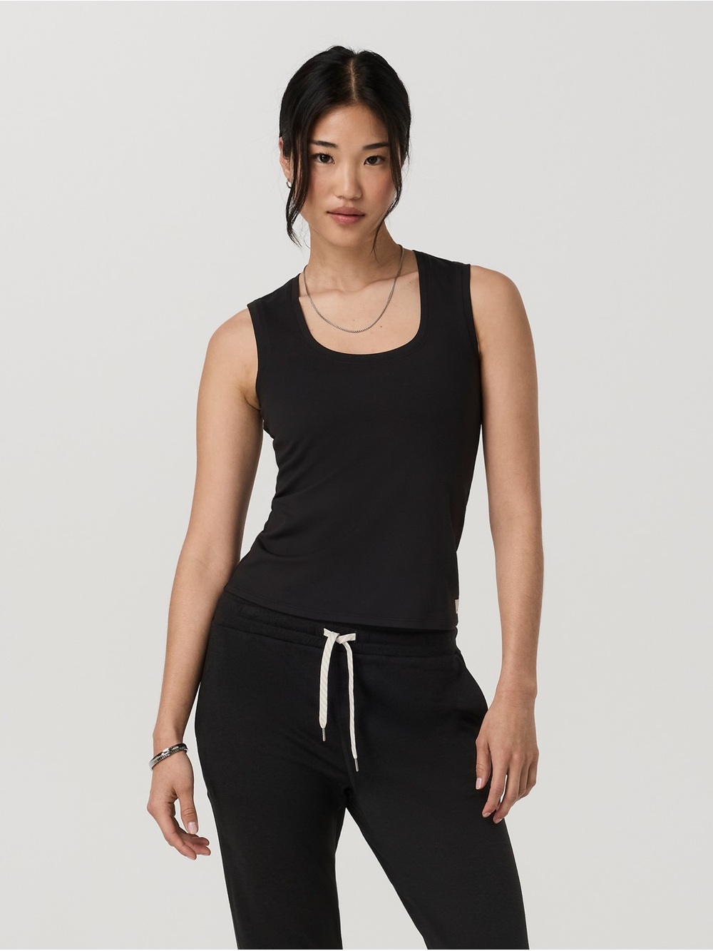 Black Scoop Neck Tank Top : Vuori Halo Essentinal Scoop Tank